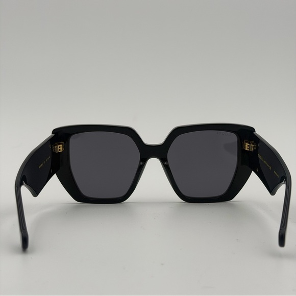 GUCCI OVERSIZED SQUARE SUNGLASSES WITH GOLD DOUBLE G LOGO – BLACK - Picture 5 of 6